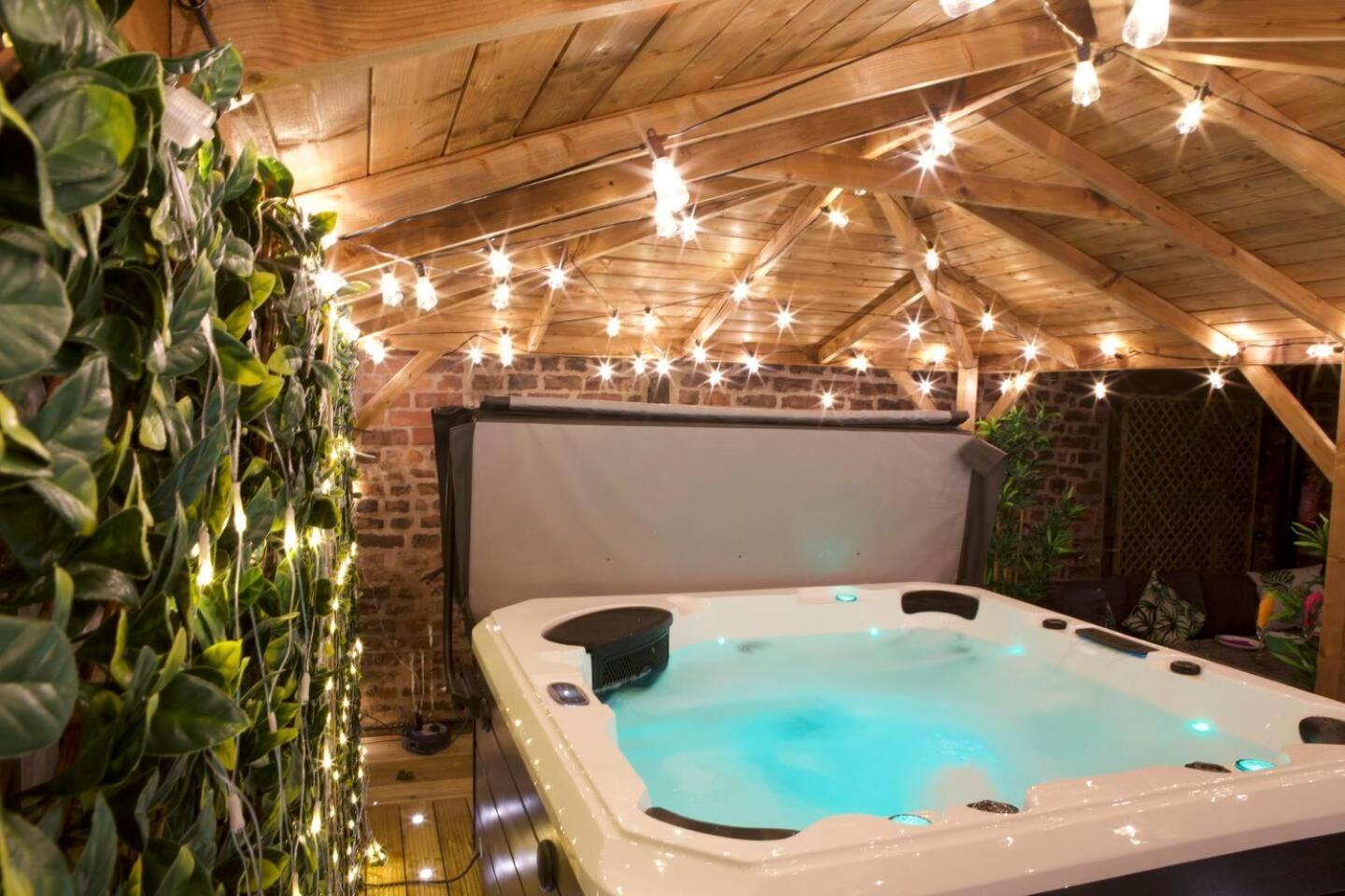 Romance On The Rows - Hot Tub City Centre Chester Eksteriør bilde