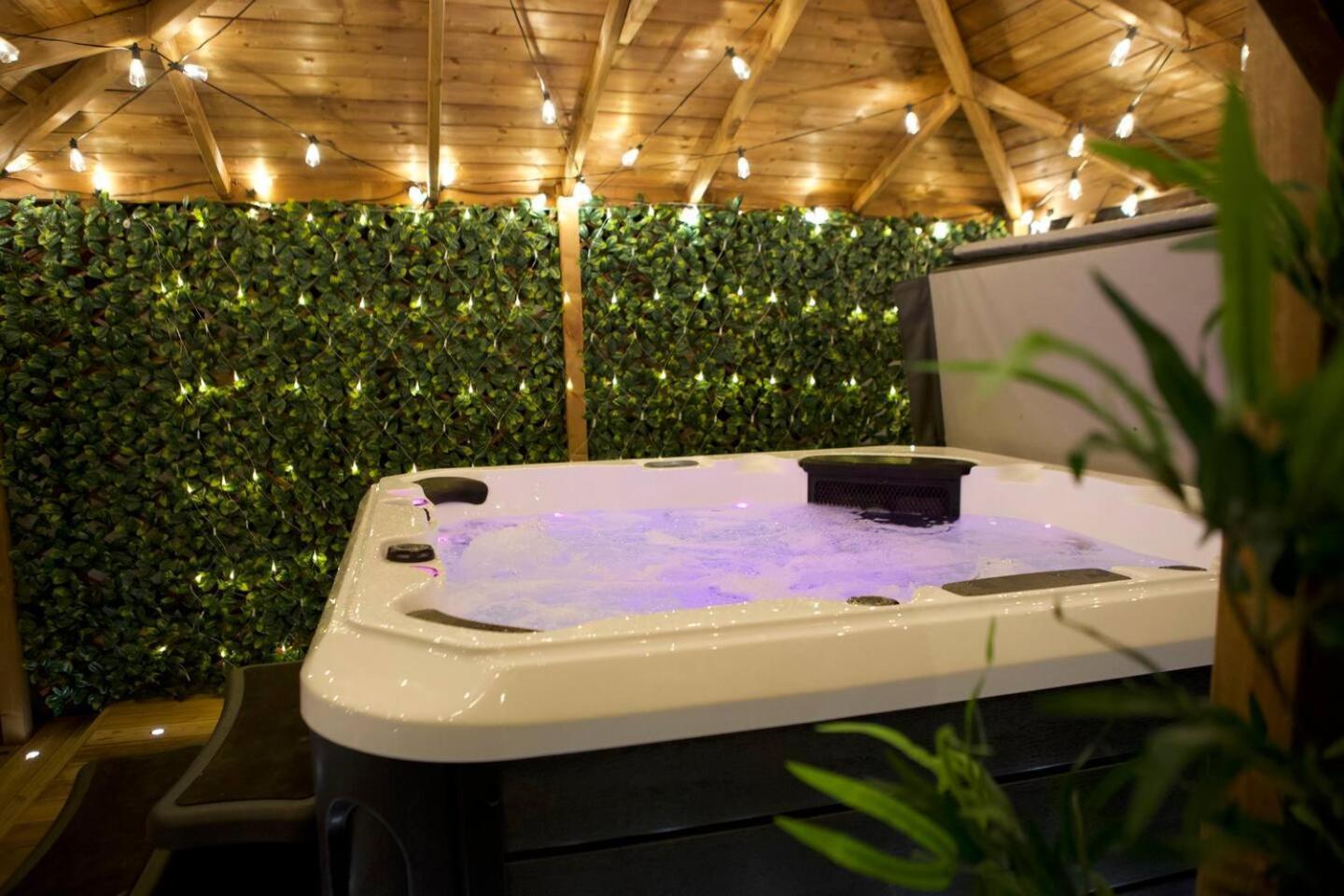 Romance On The Rows - Hot Tub City Centre Chester Eksteriør bilde